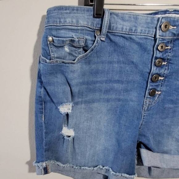 Torrid distressed 5 button rolled hem shorts plus size 20 - Picture 2 of 8